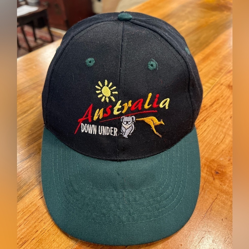 Australia “down under” ball cap in GUC